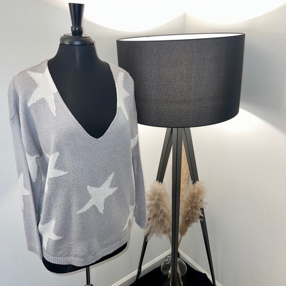 NWOT Peach Love California Grey White Star Print Sweater - Picture 1 of 6